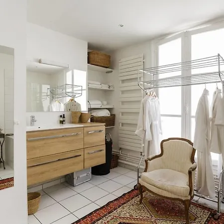 Appartamento Beautiful In 3rd Arrondissement Parigi